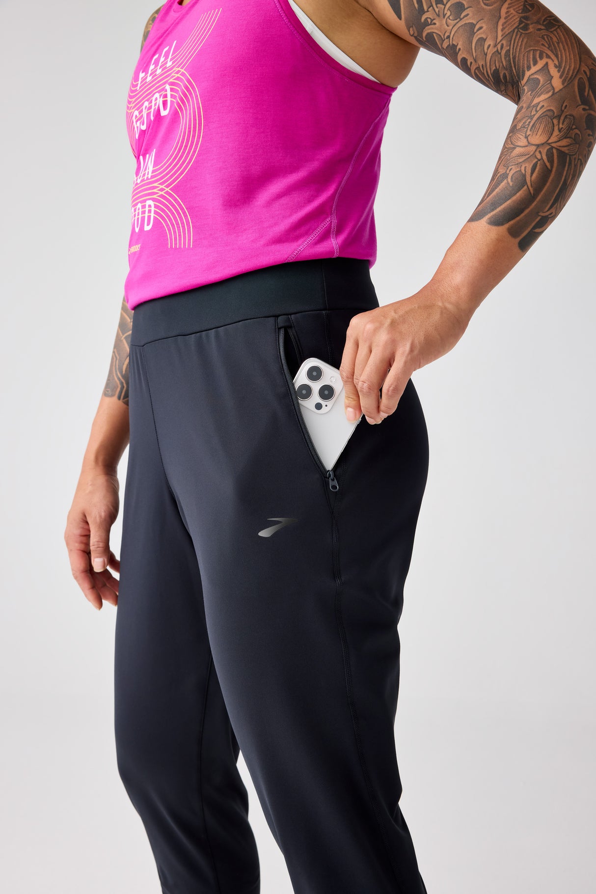 Brooks Women's Momentum Thermal Jogger 2.0