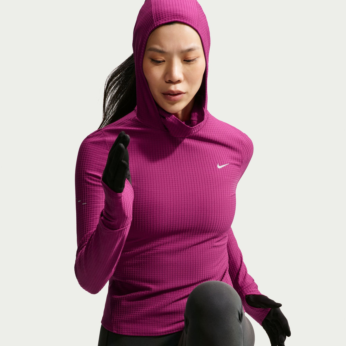 Nike Women's Therma-FIT Long-Sleeve Hooded Running Top