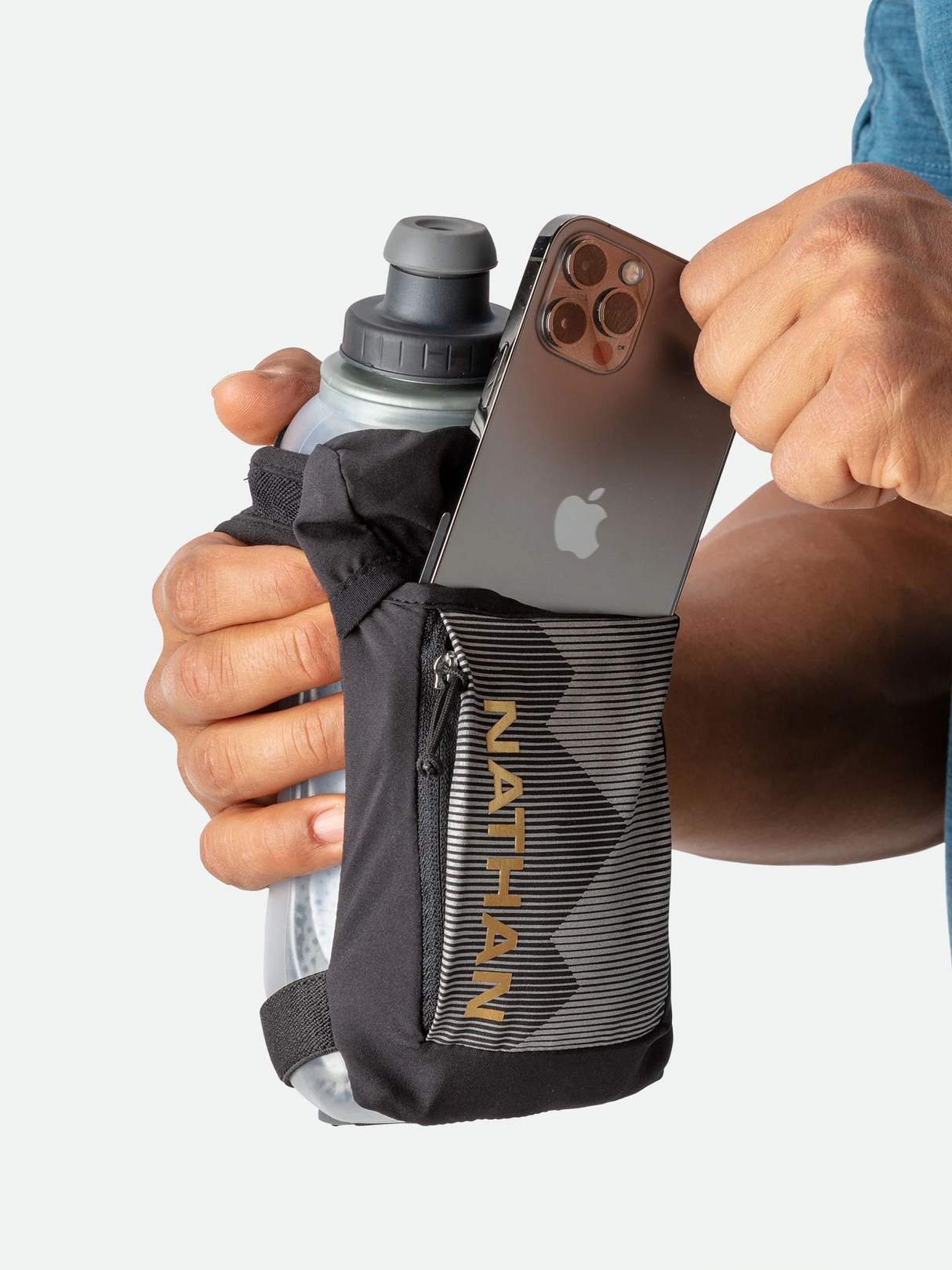 Nathan Quick Squeeze Insulated 18oz Handheld Bottle