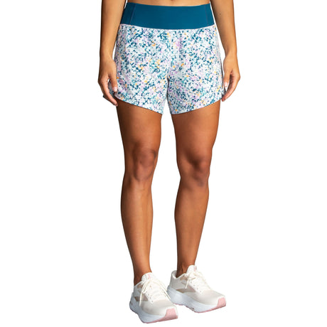 Brooks Women's Chaser 5" Short running short with broad waistband and drop-in pockets