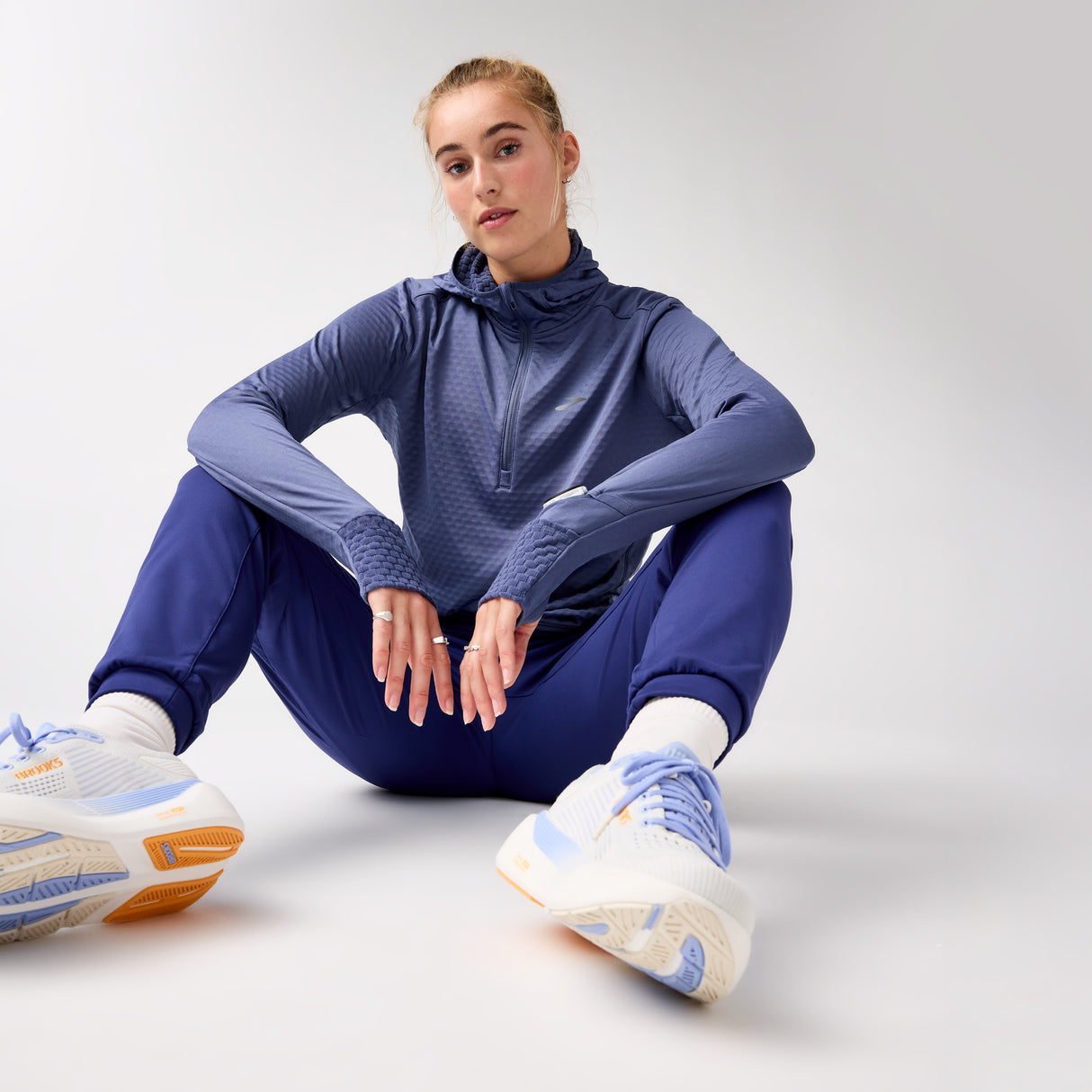 Brooks Women's Momentum Thermal Jogger 2.0