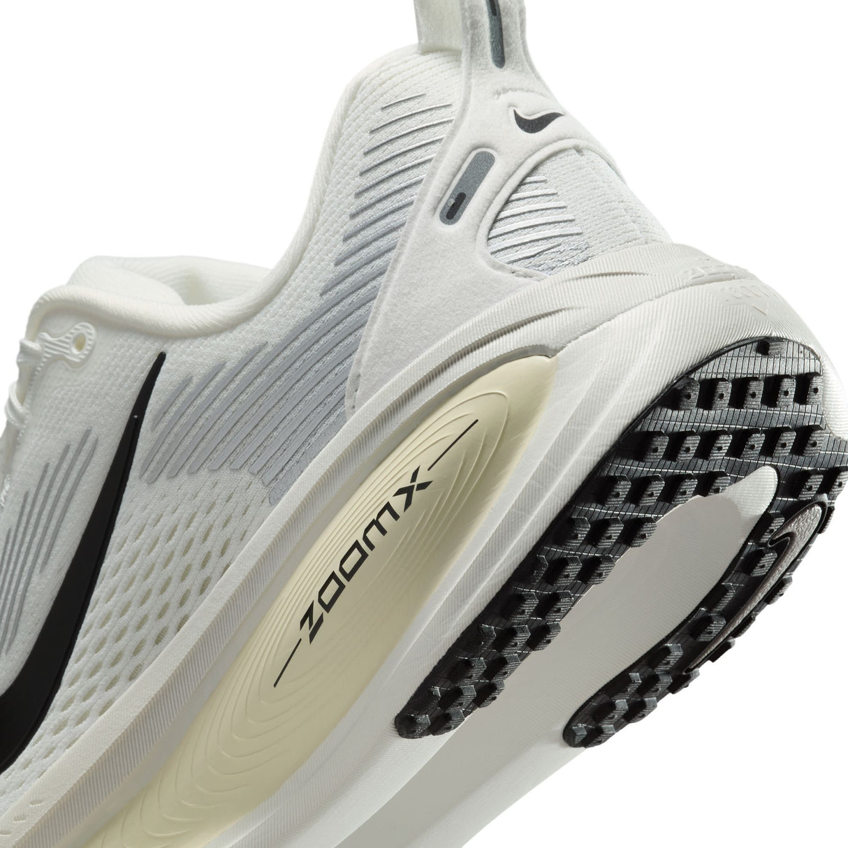 Nike Women's Vomero 18