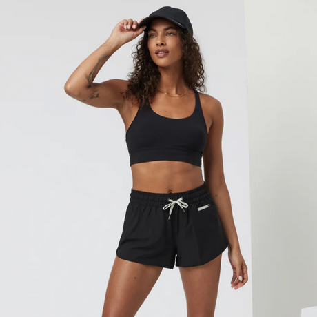 Vuori Women's Yosemite Longline Bra in black