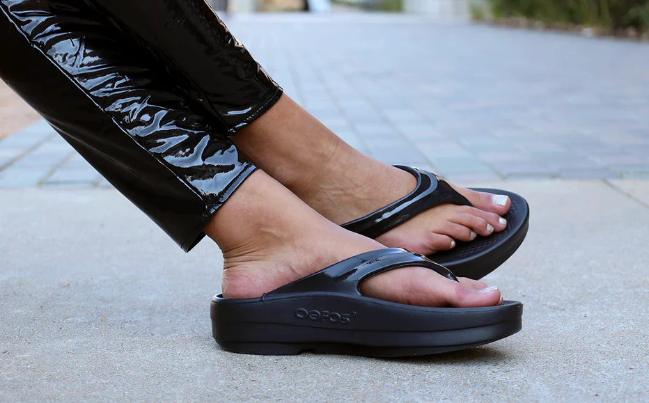 Oofos OOmega Sandal