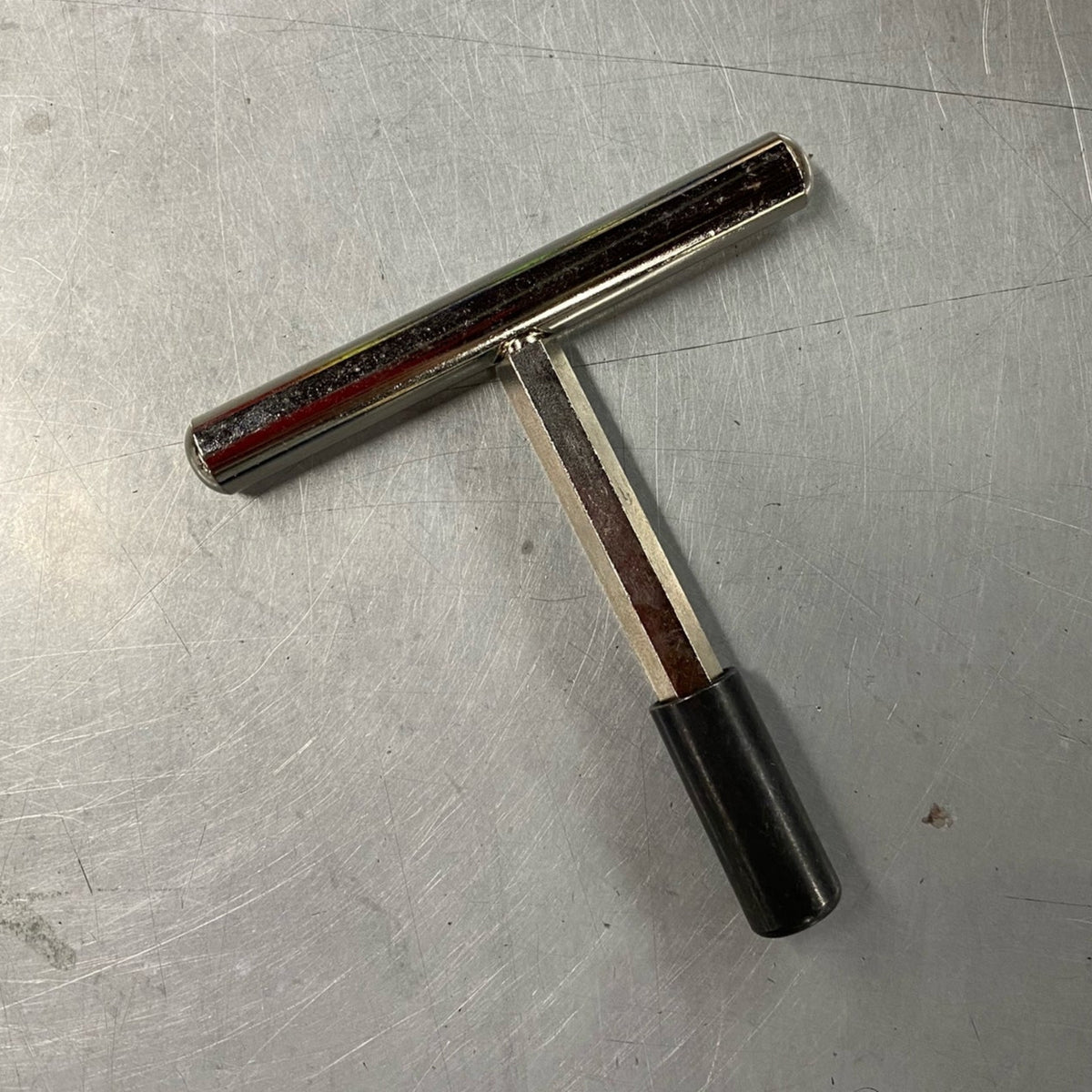 T handle spike wrench for cross country and track shoes